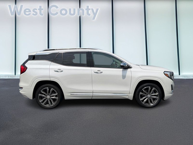 Used 2020 GMC Terrain Denali w/ Denali Premium Package AWD/4WD image 2