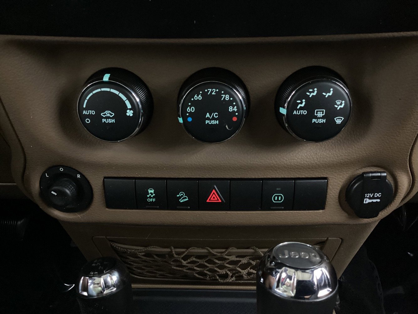 Used 2011 Jeep Wrangler Unlimited Sahara image 35