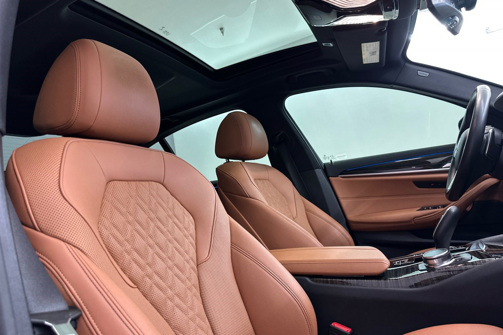 Certified 2023 BMW 530e w/ Convenience Package RWD image 34