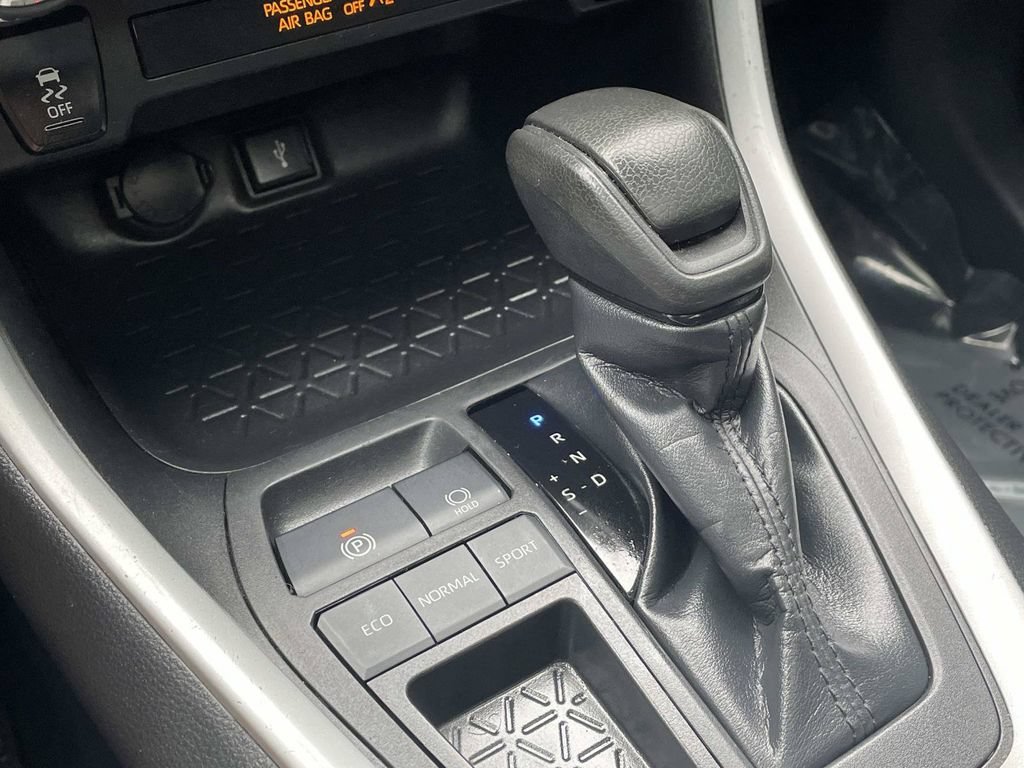 Used 2022 Toyota RAV4 XLE w/ Convenience Package FWD image 42