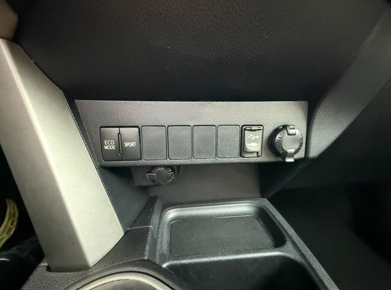 Used 2017 Toyota RAV4 XLE FWD image 22