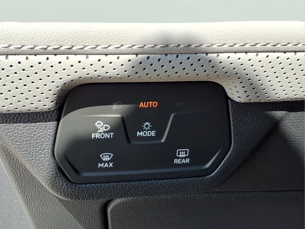 Used 2024 Volkswagen Atlas Peak Edition SEL AWD/4WD image 27