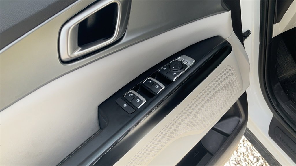 Used 2024 Kia Carnival LX image 18