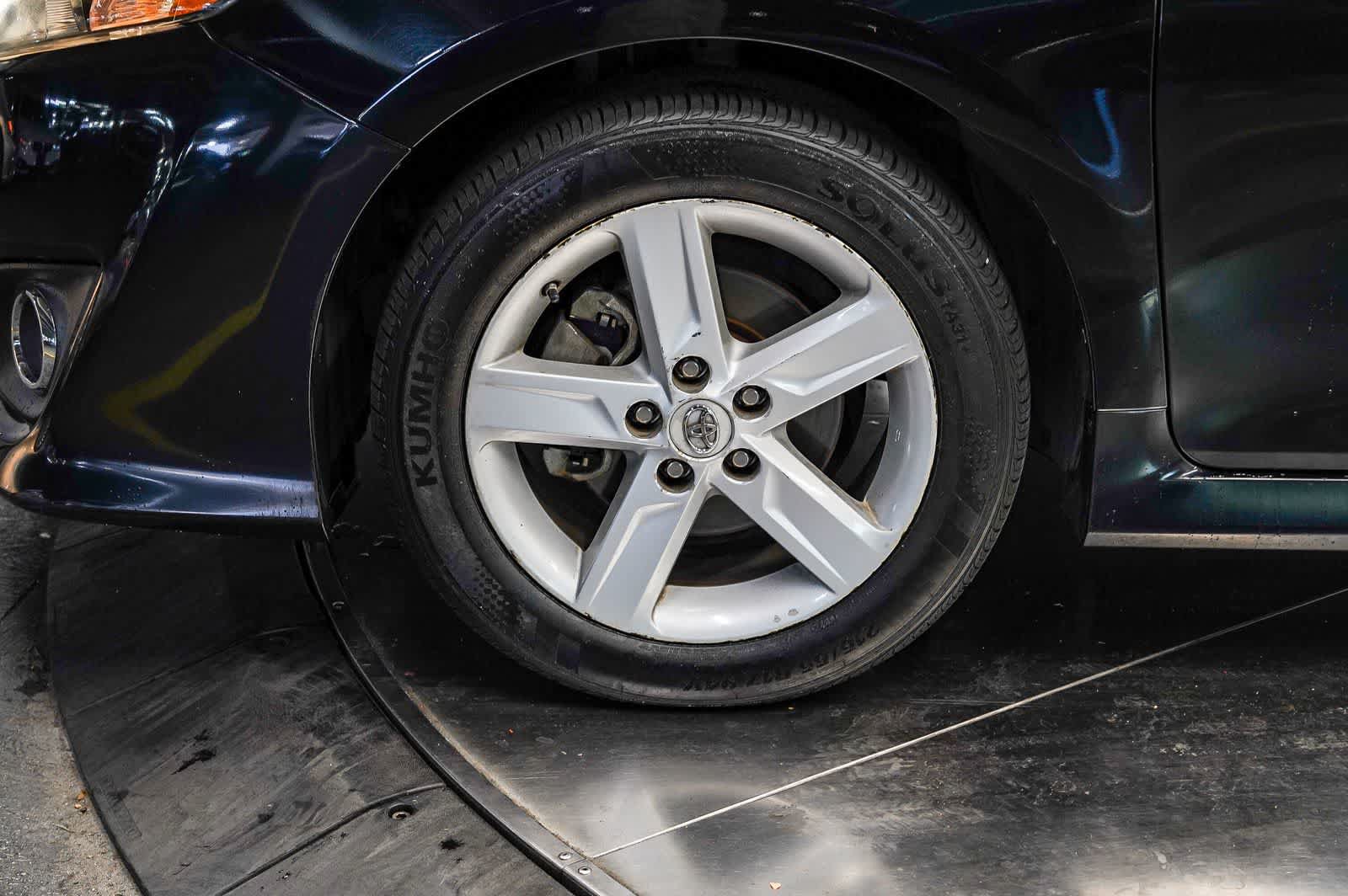Used 2012 Toyota Camry SE FWD image 9