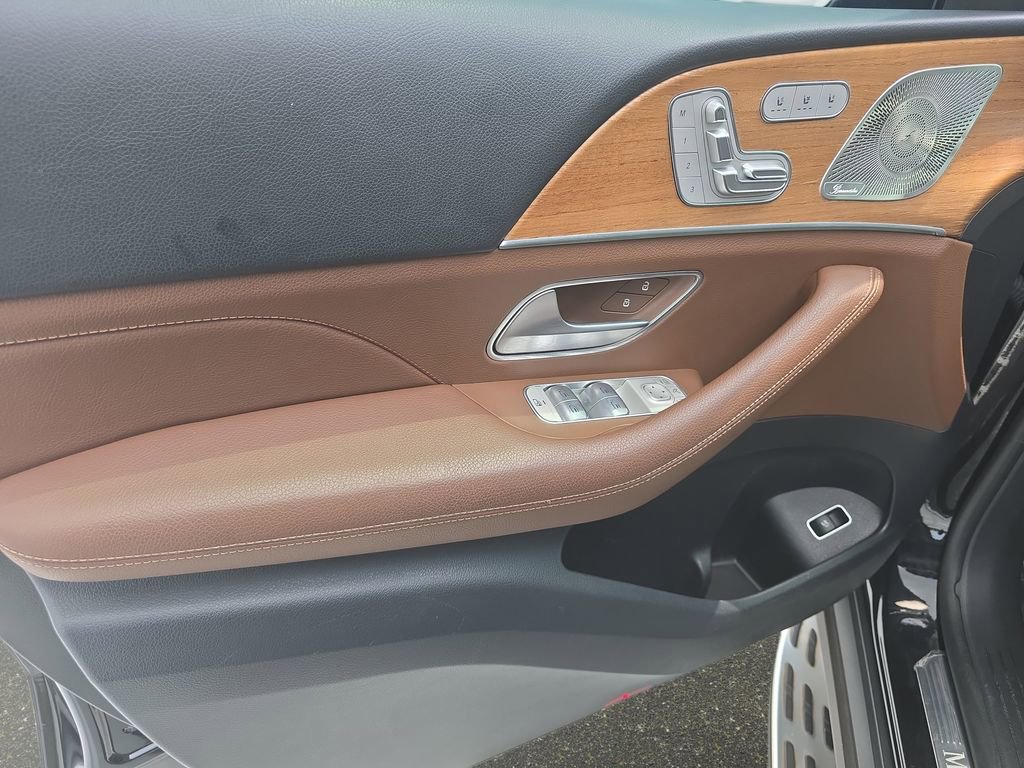 Used 2024 Mercedes-Benz GLS 450 4MATIC image 27