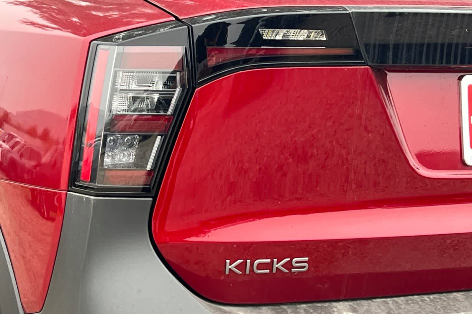 New 2026 Nissan Kicks SR AWD/4WD image 17