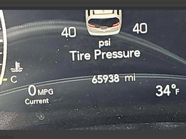 Used 2023 Chrysler Pacifica Touring-L image 4