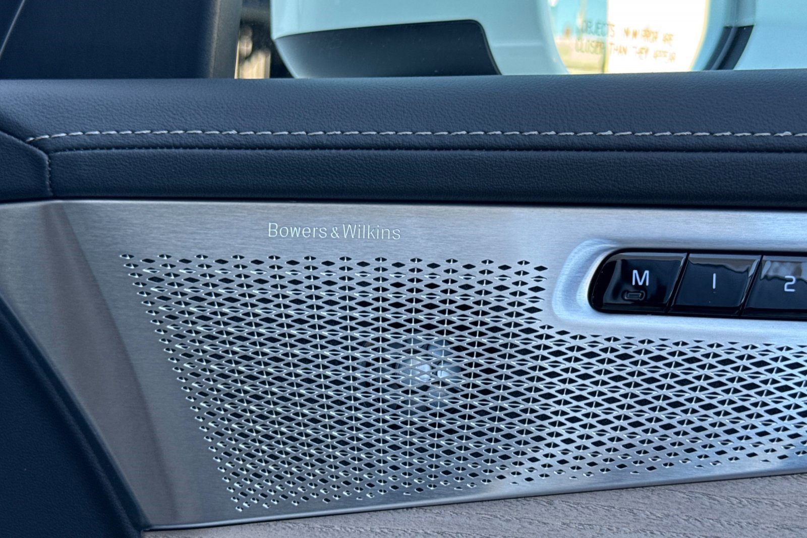 Used 2025 Volvo XC90 B6 Ultra w/ Protection Package Premier image 23