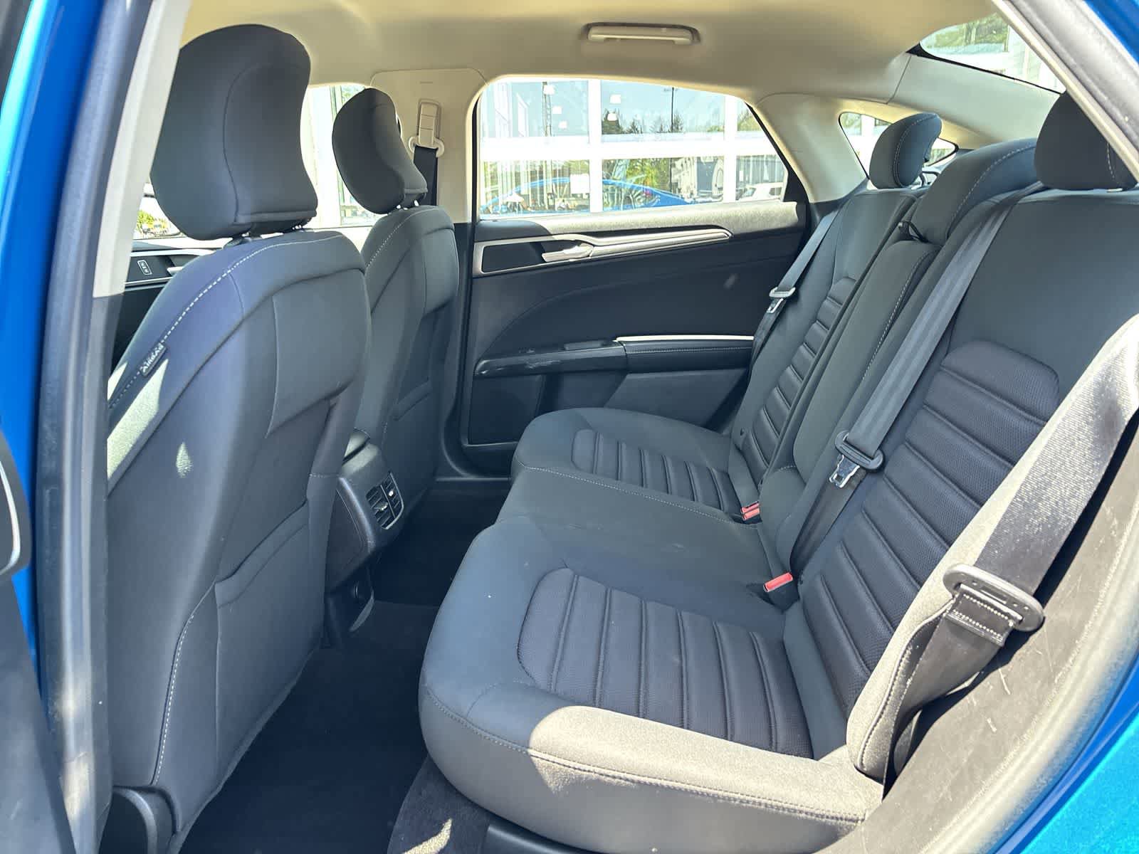 Used 2019 Ford Fusion SE FWD image 7