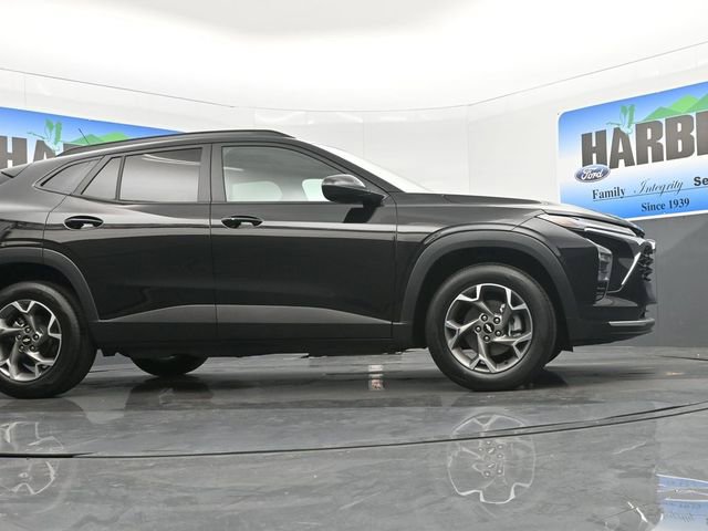 Used 2025 Chevrolet Trax LT w/ LT Convenience Package image 22