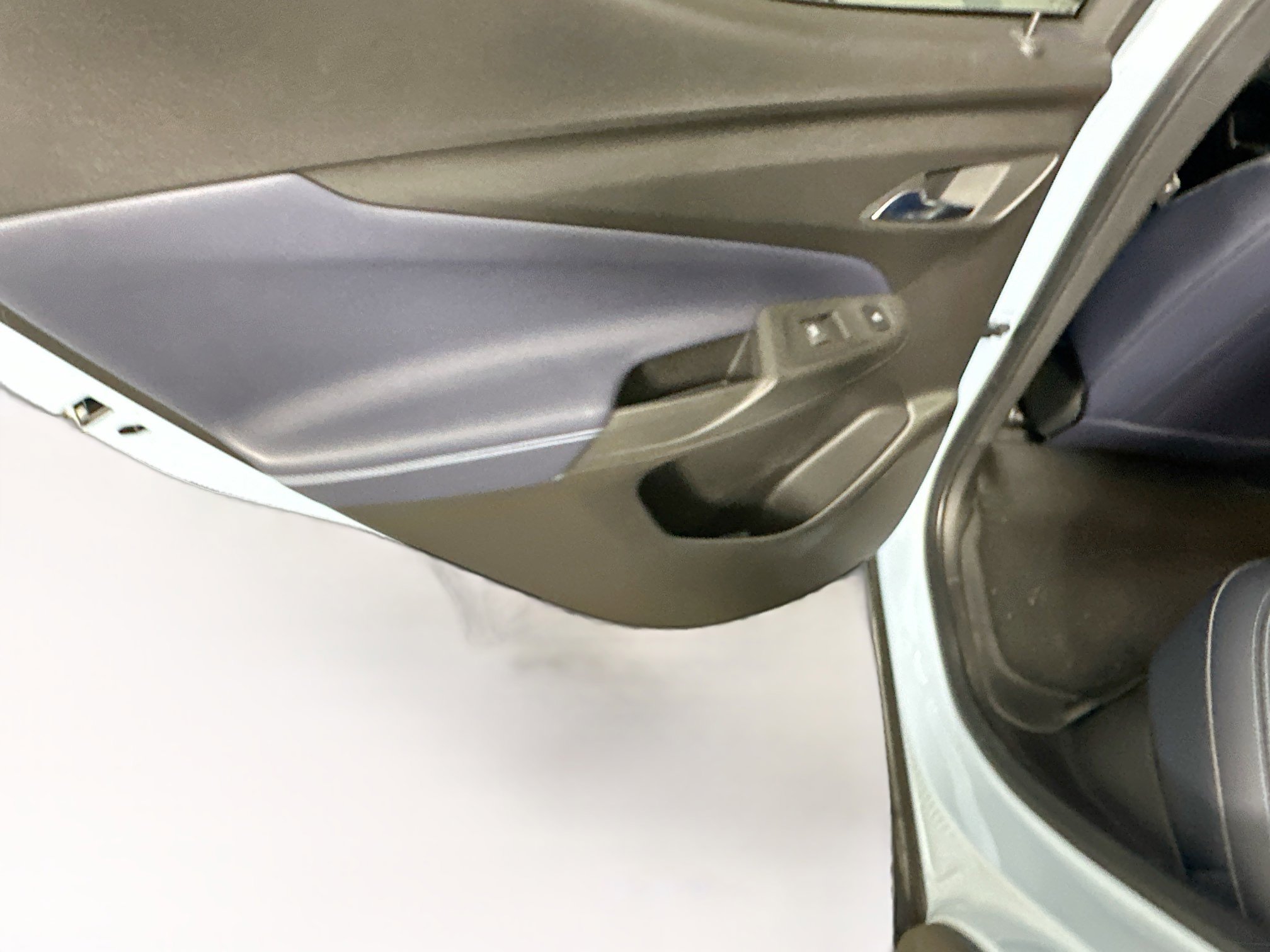 Used 2022 Chevrolet Bolt EUV Premier w/ Sun & Sound Package image 27