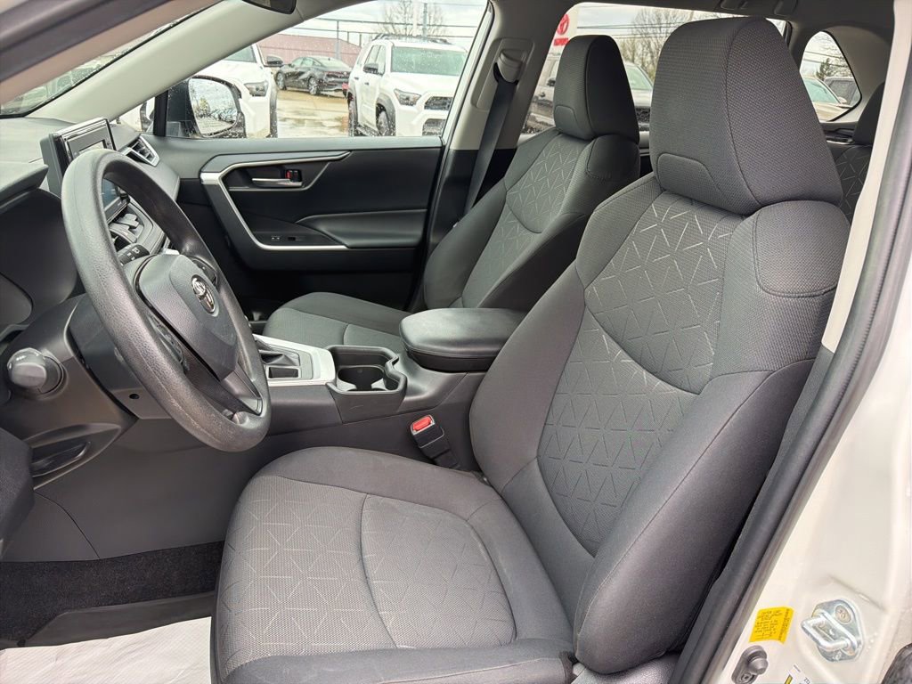 Used 2021 Toyota RAV4 XLE AWD/4WD image 9