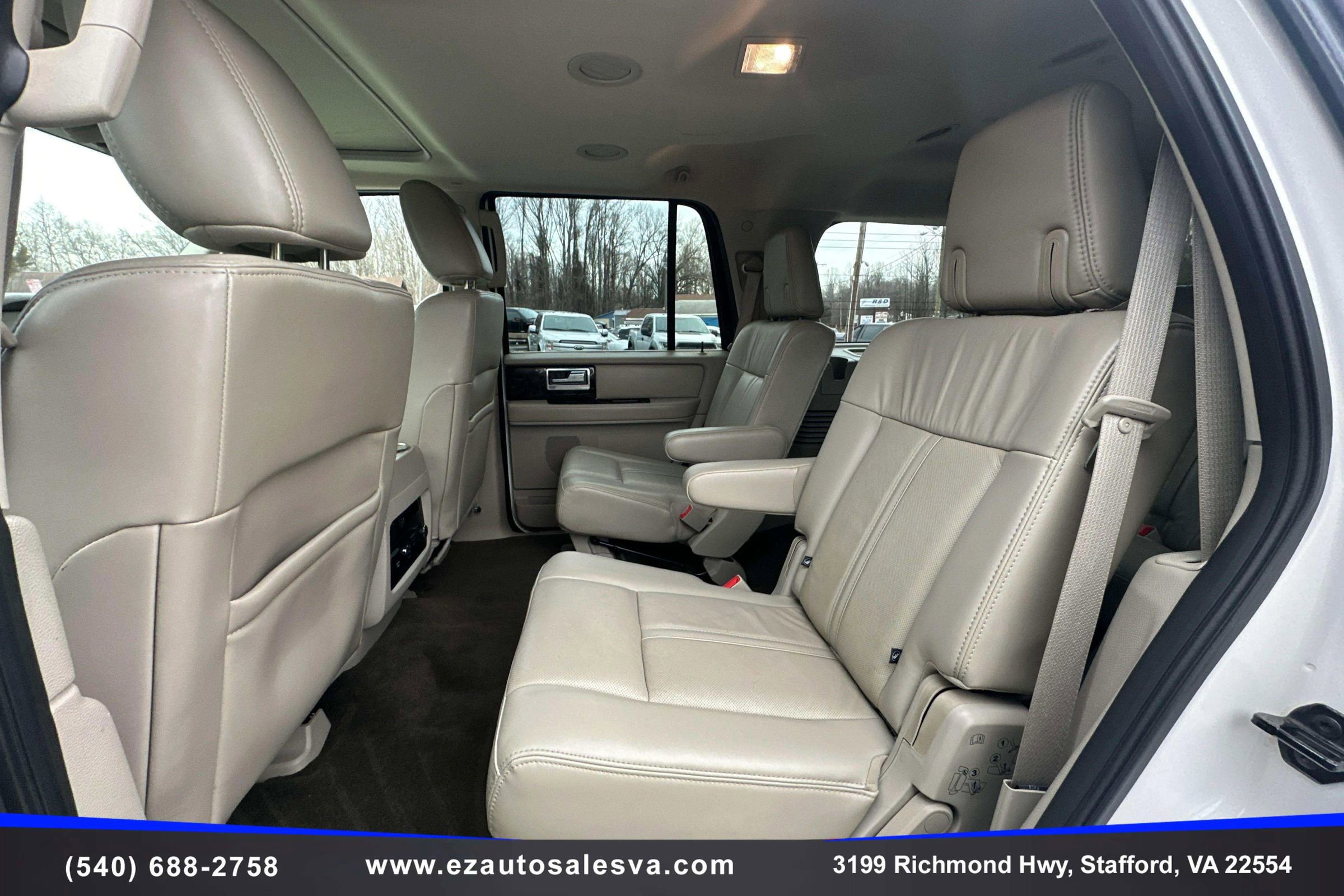Used 2017 Lincoln Navigator Select image 17
