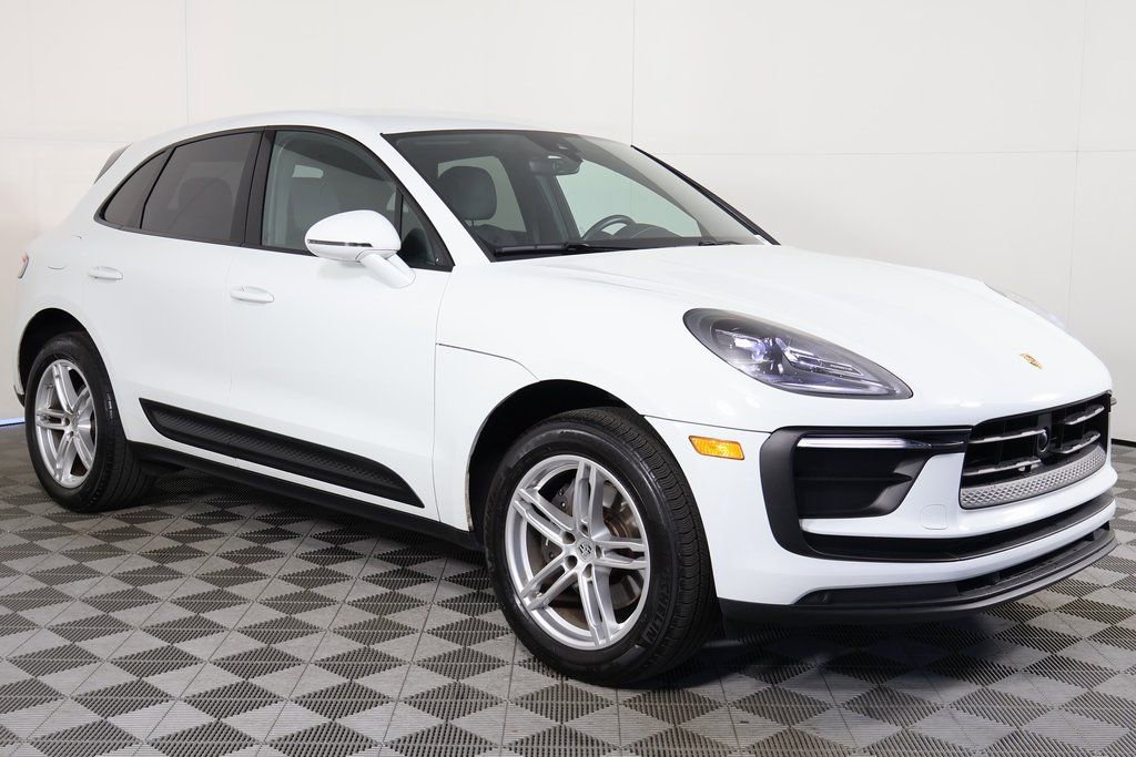 Used 2024 Porsche Macan AWD/4WD image 3