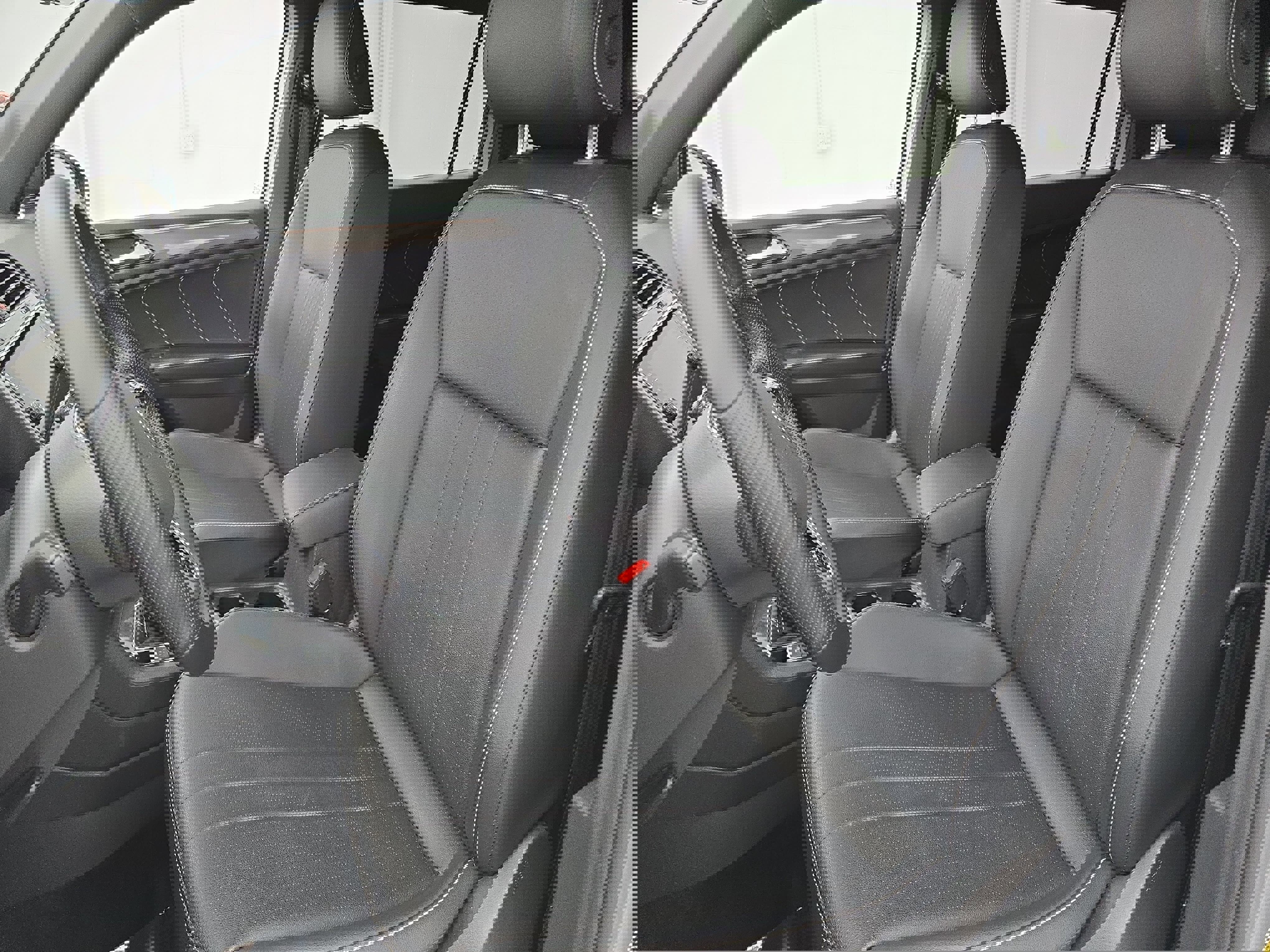 Certified 2023 Volkswagen Tiguan SE R-Line image 14