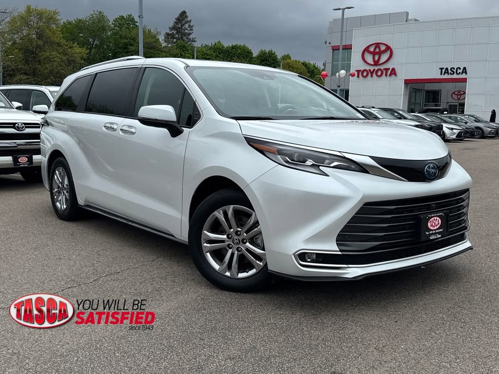 Used 2023 Toyota Sienna Platinum AWD/4WD image 1