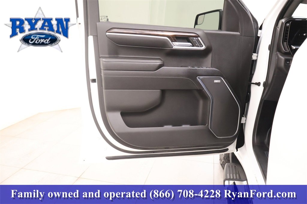 Used 2022 GMC Sierra 1500 SLT w/ SLT Convenience Package image 9