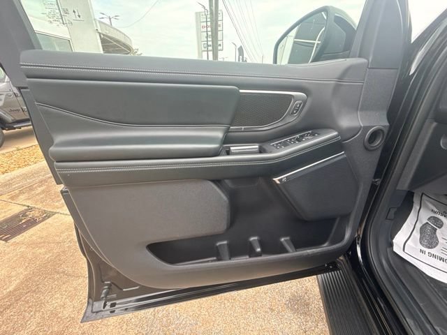 Used 2026 Ford Expedition Platinum w/ Stealth Appearance Package AWD/4WD image 11