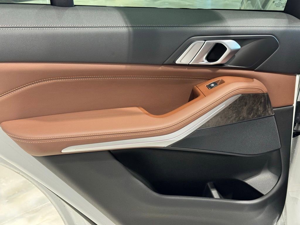 Used 2022 BMW X5 xDrive40i w/ M Sport Package image 25