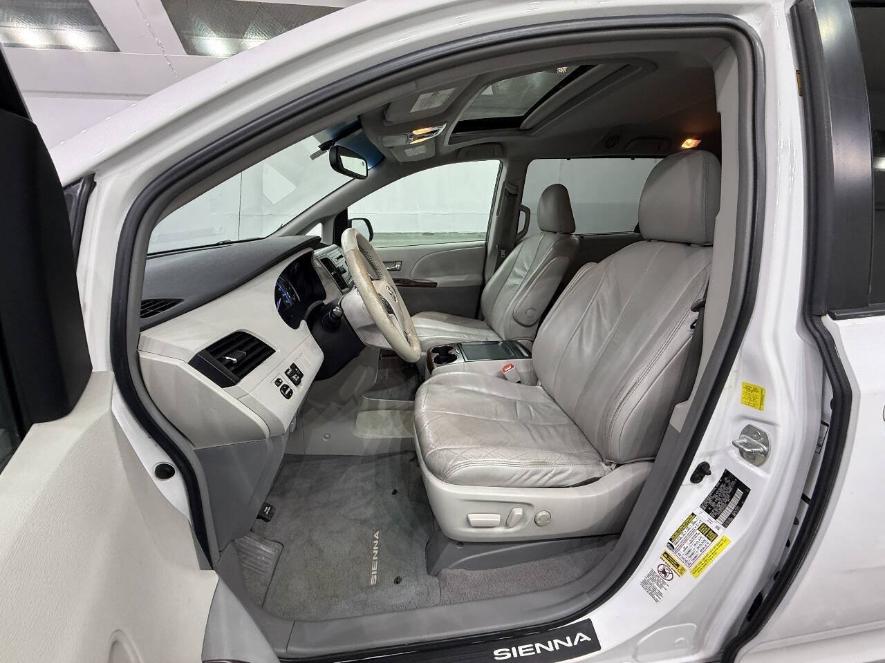 Used 2011 Toyota Sienna XLE FWD image 12