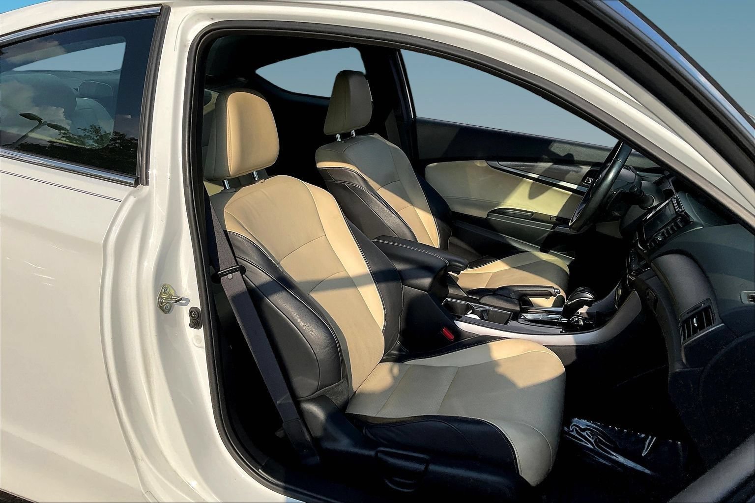 Used 2017 Honda Accord EX-L image 28