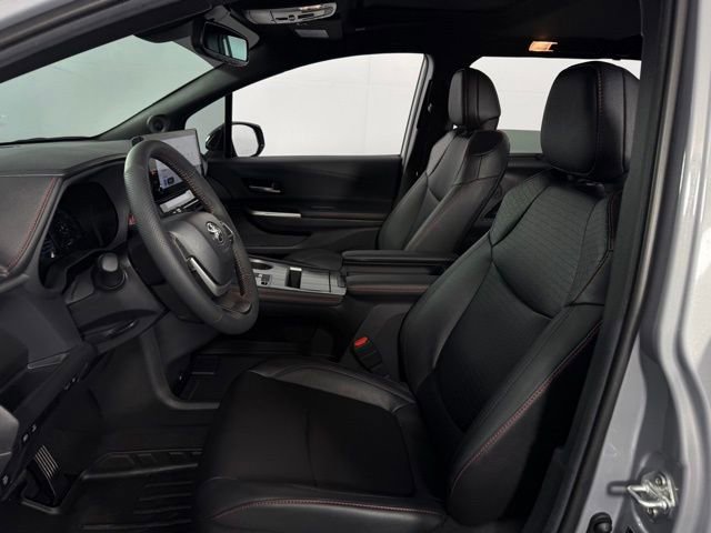 Used 2025 Toyota Sienna XSE w/ XSE Plus Package image 14