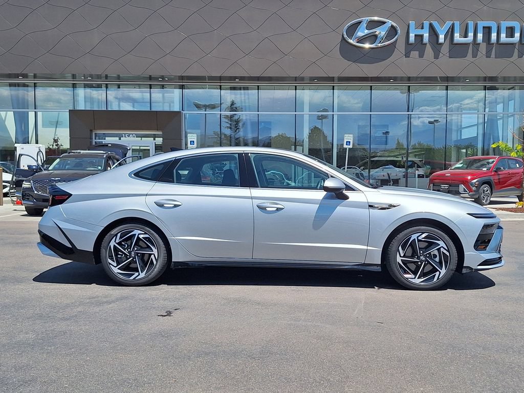 New 2025 Hyundai Sonata SEL FWD image 2
