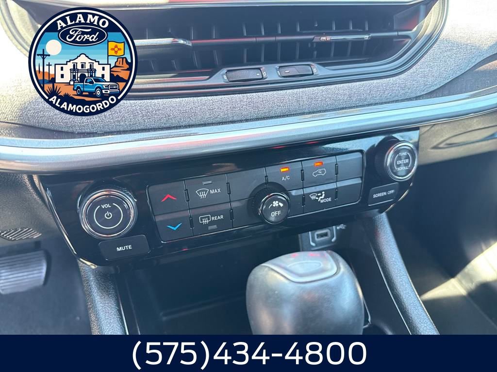 Used 2024 Jeep Compass Latitude image 10