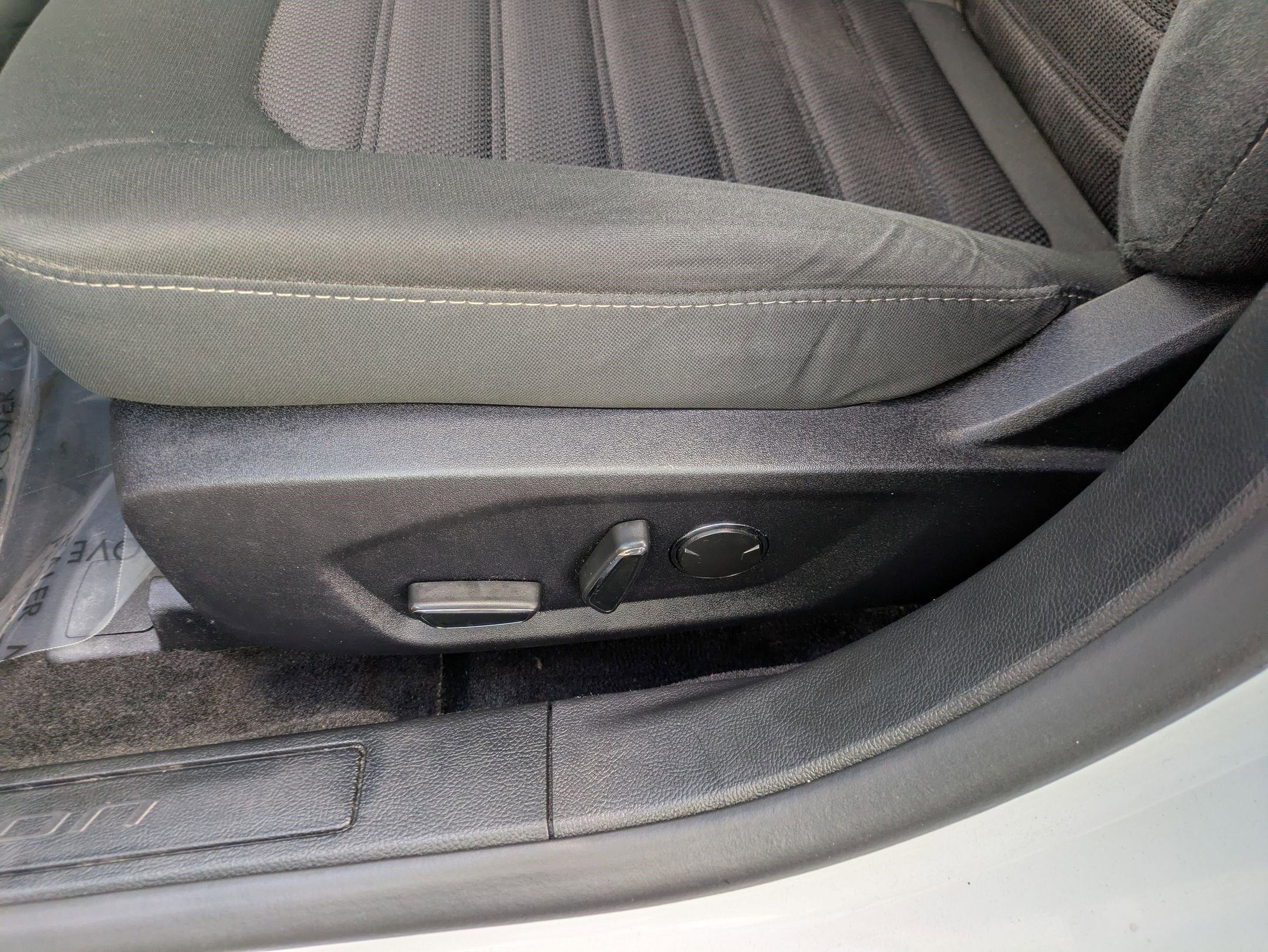 Used 2020 Ford Fusion SE image 22