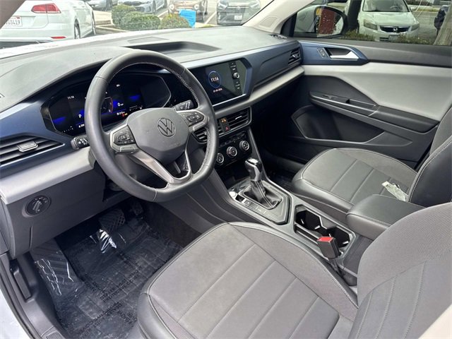 Certified 2023 Volkswagen Taos SE w/ Black Wheel Package image 17