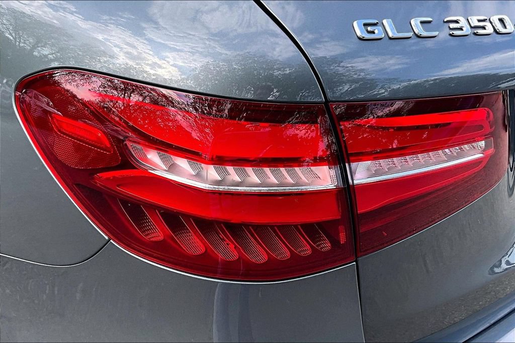 Used 2019 Mercedes-Benz GLC 350e 4MATIC w/ Premium Package image 40