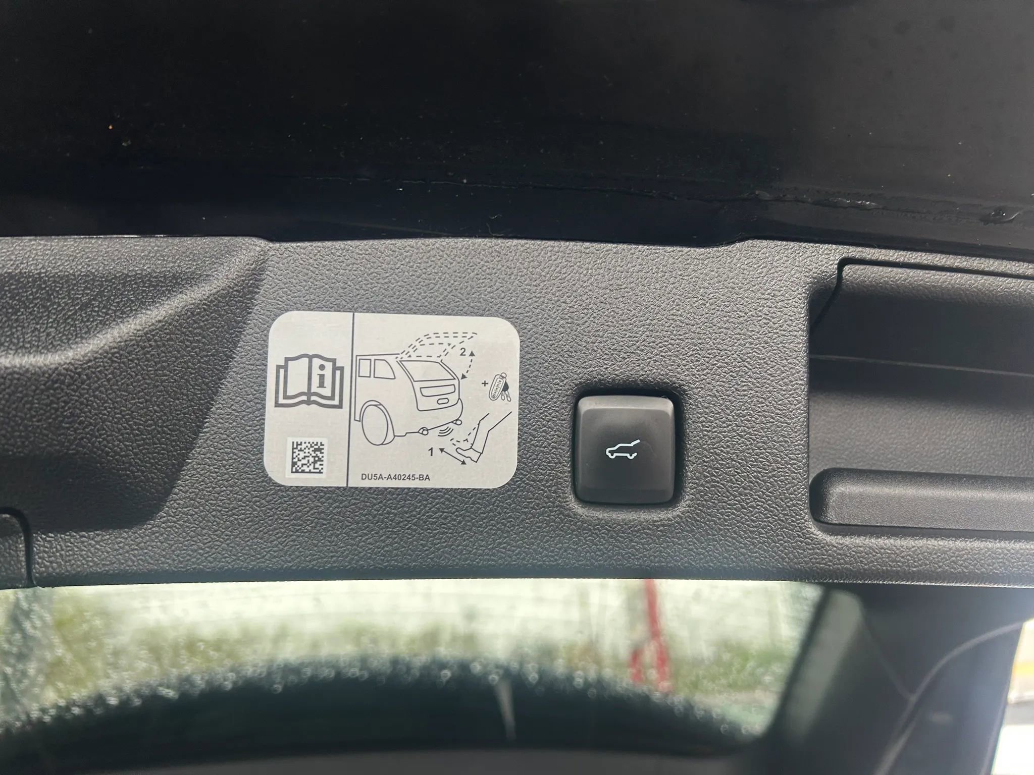 Used 2020 Ford Escape SEL image 12