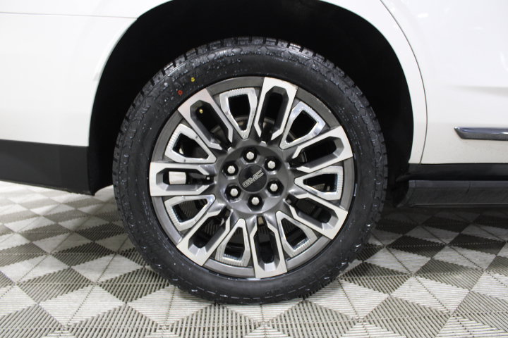 Used 2023 GMC Yukon Denali Ultimate AWD/4WD image 47