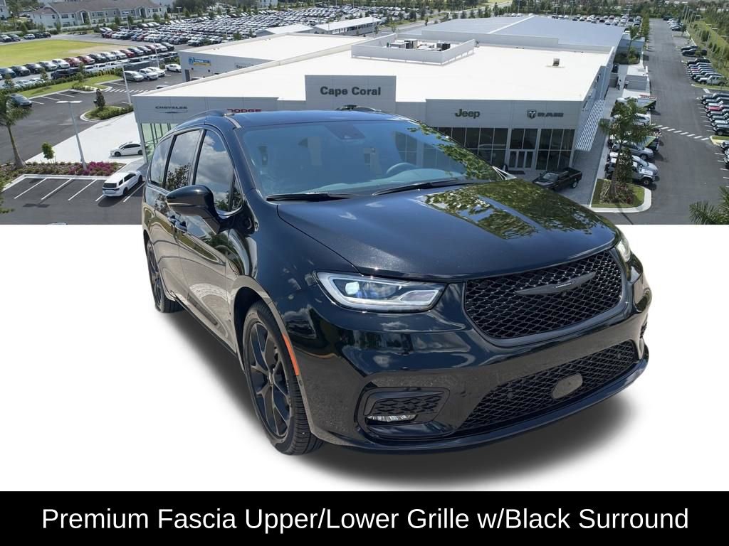 Used 2024 Chrysler Pacifica Touring-L w/ S Appearance Package FWD image 10