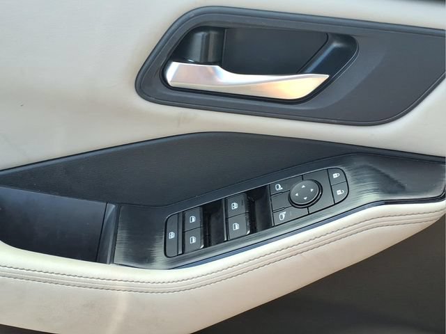 Used 2025 Nissan Rogue SV FWD image 16