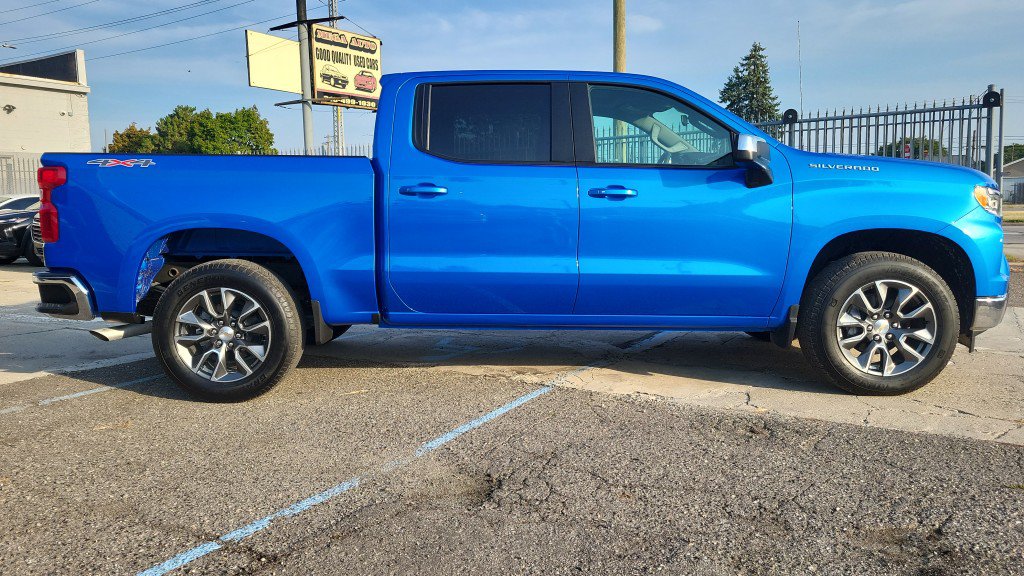Used 2025 Chevrolet Silverado 1500 LT AWD/4WD image 7