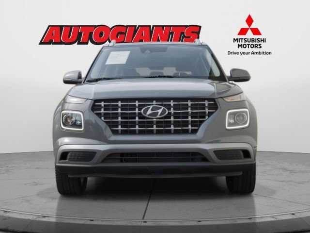 Used 2021 Hyundai Venue SEL w/ Premium Package image 2