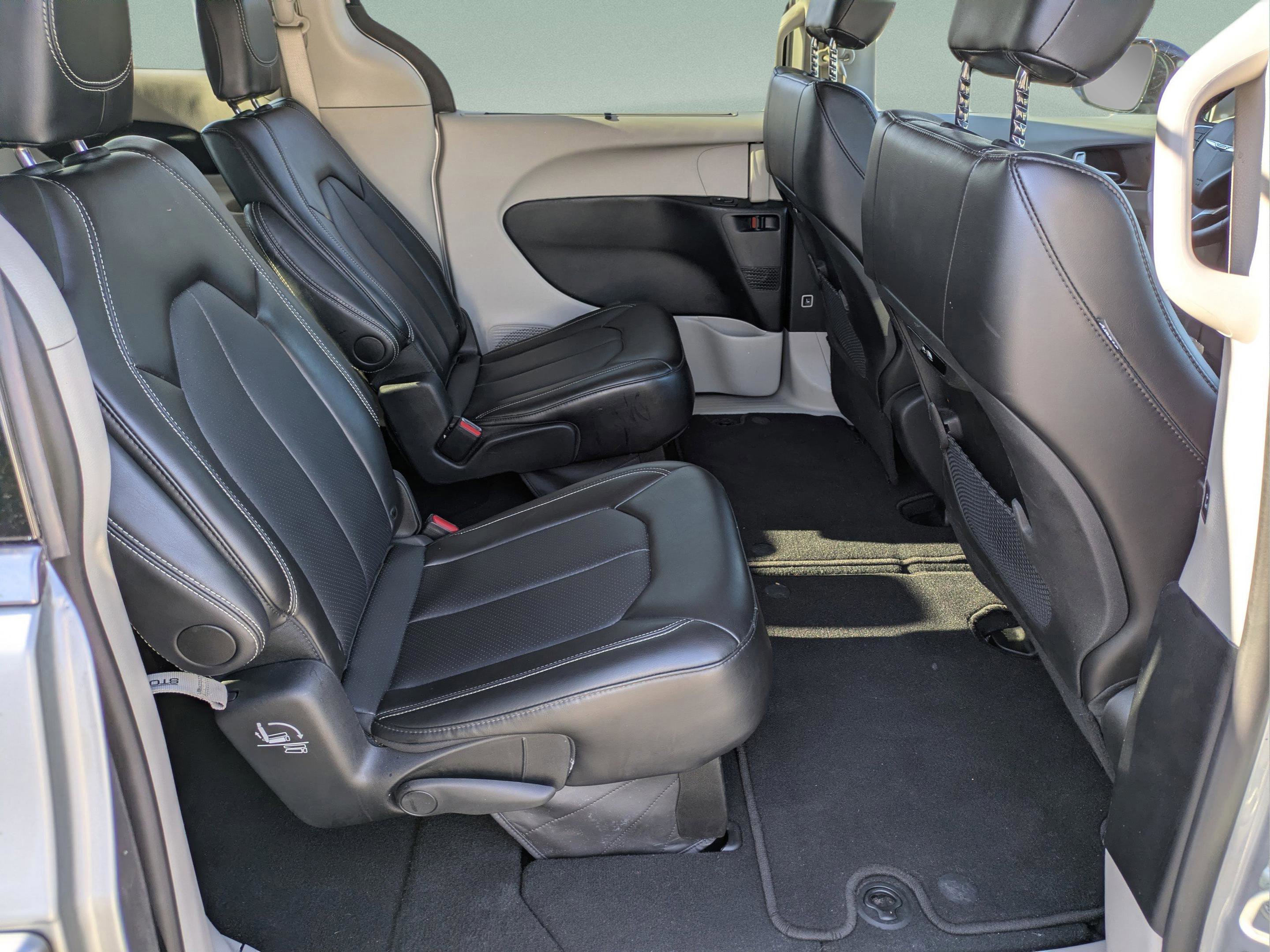 Used 2024 Chrysler Pacifica Touring-L FWD image 29