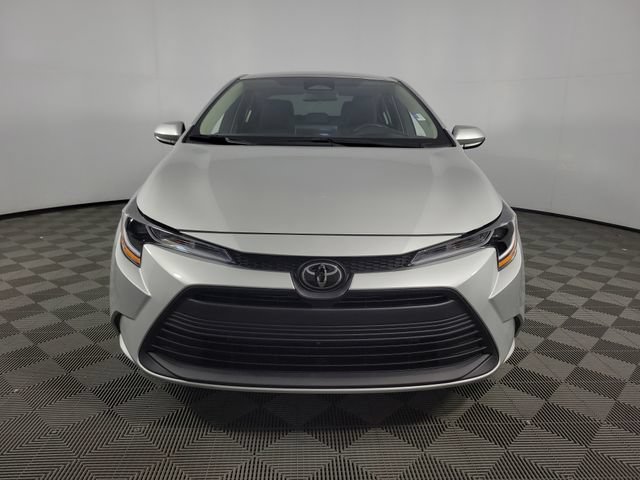 Used 2025 Toyota Corolla LE FWD image 2
