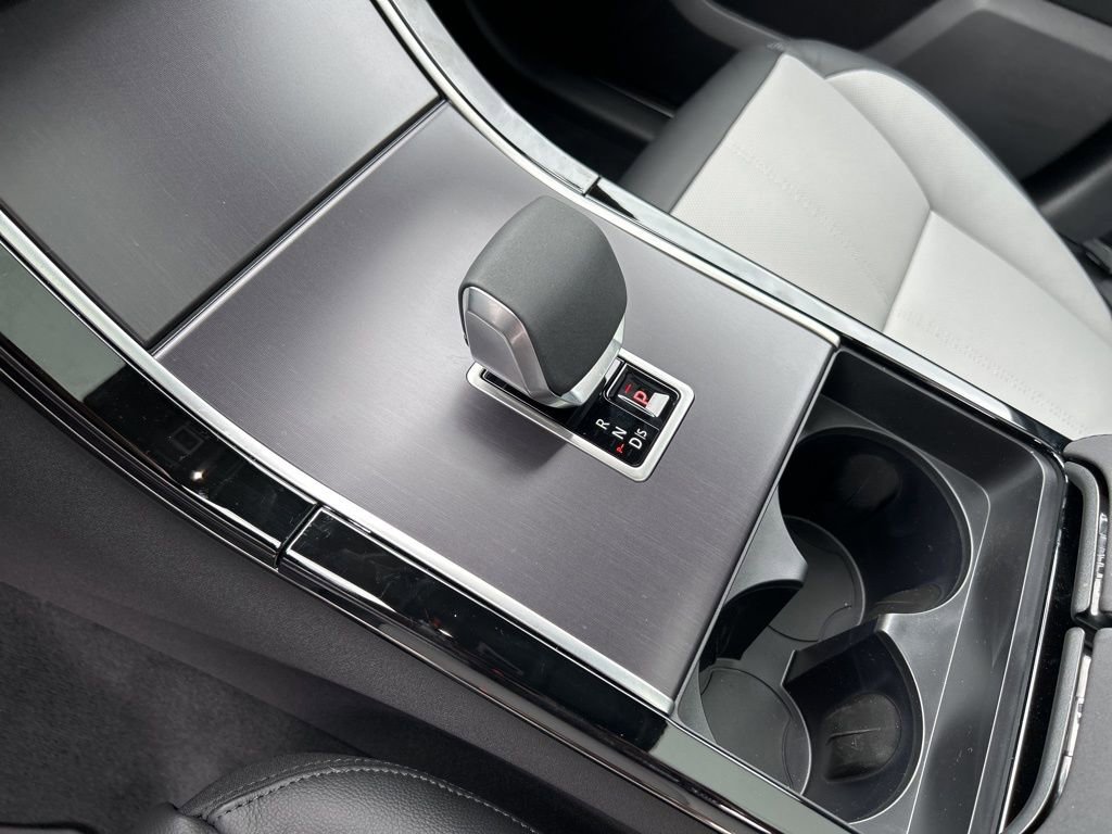 New 2026 Land Rover Range Rover Velar Dynamic SE image 13