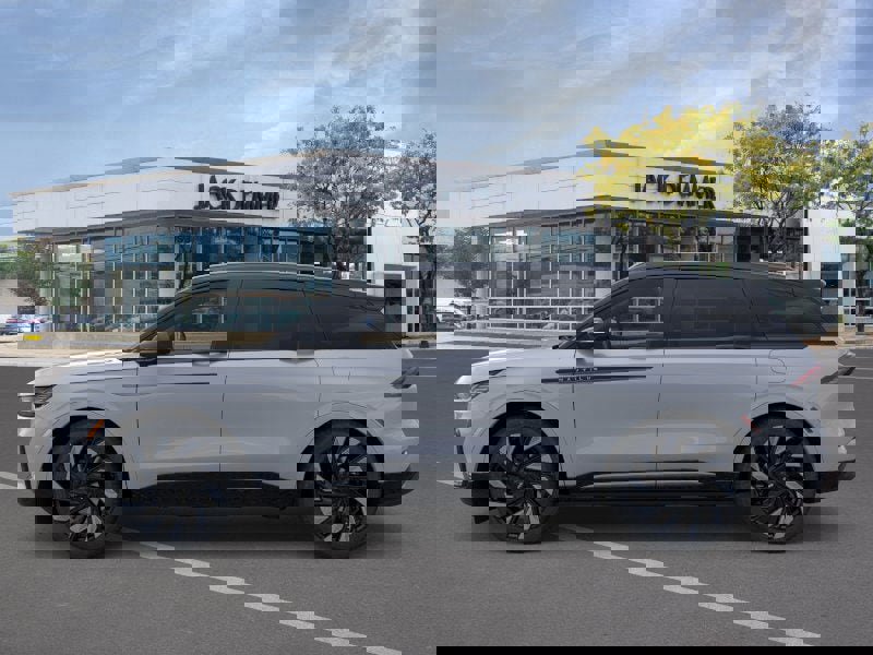New 2026 Lincoln Nautilus Reserve w/ Jet Appearance Package image 3