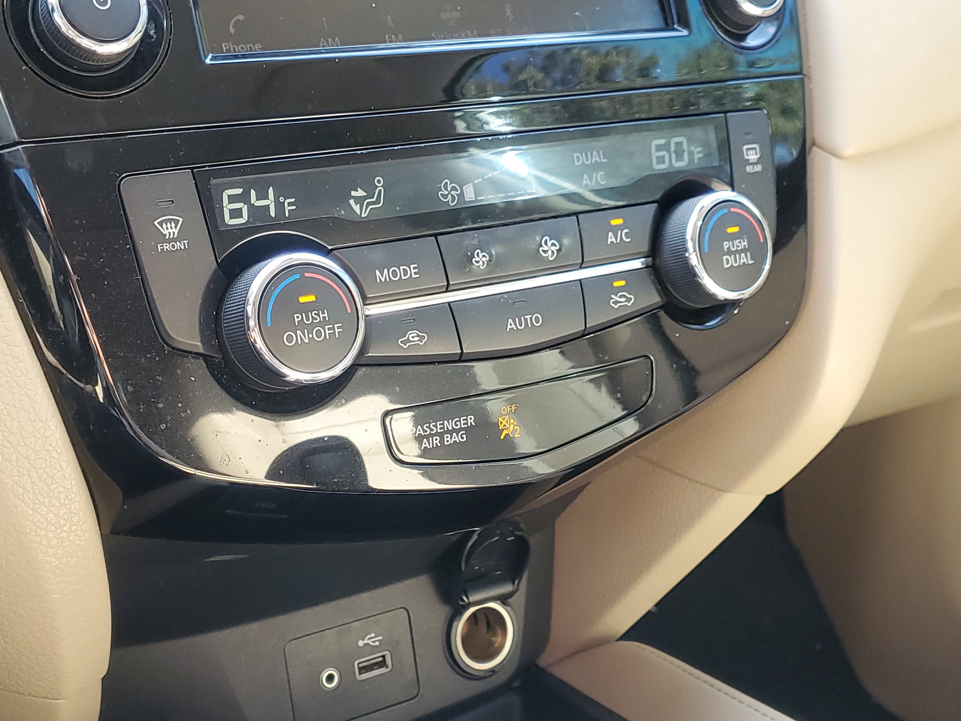 Used 2018 Nissan Rogue SL w/ Premium Package image 33