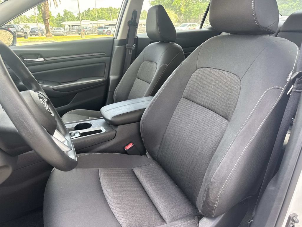 Used 2025 Nissan Altima 2.5 SV FWD image 28