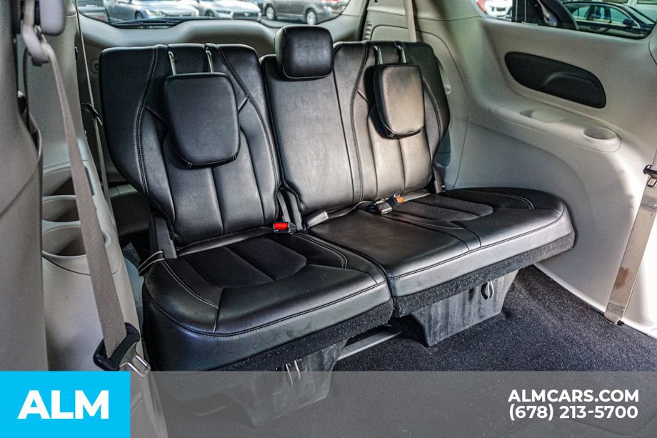 Used 2023 Chrysler Pacifica Touring-L FWD image 22