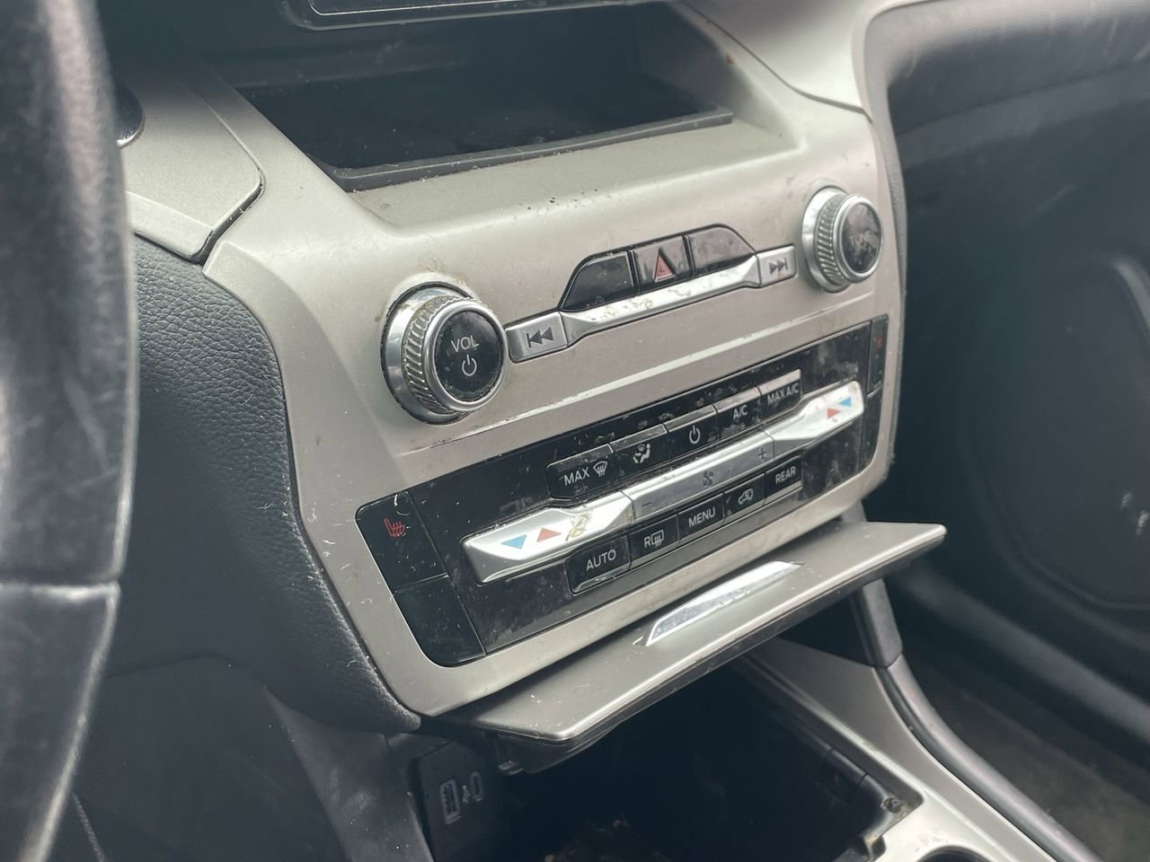 Used 2021 Ford Explorer XLT image 8