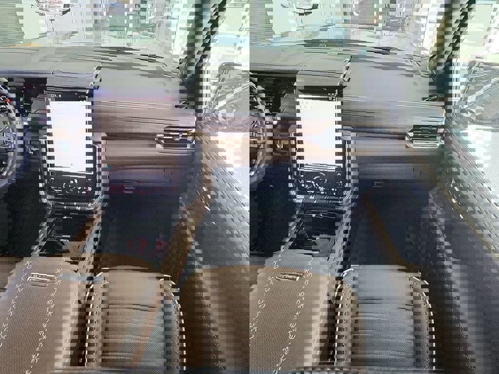 Certified 2025 GMC Yukon Denali Ultimate AWD/4WD image 29