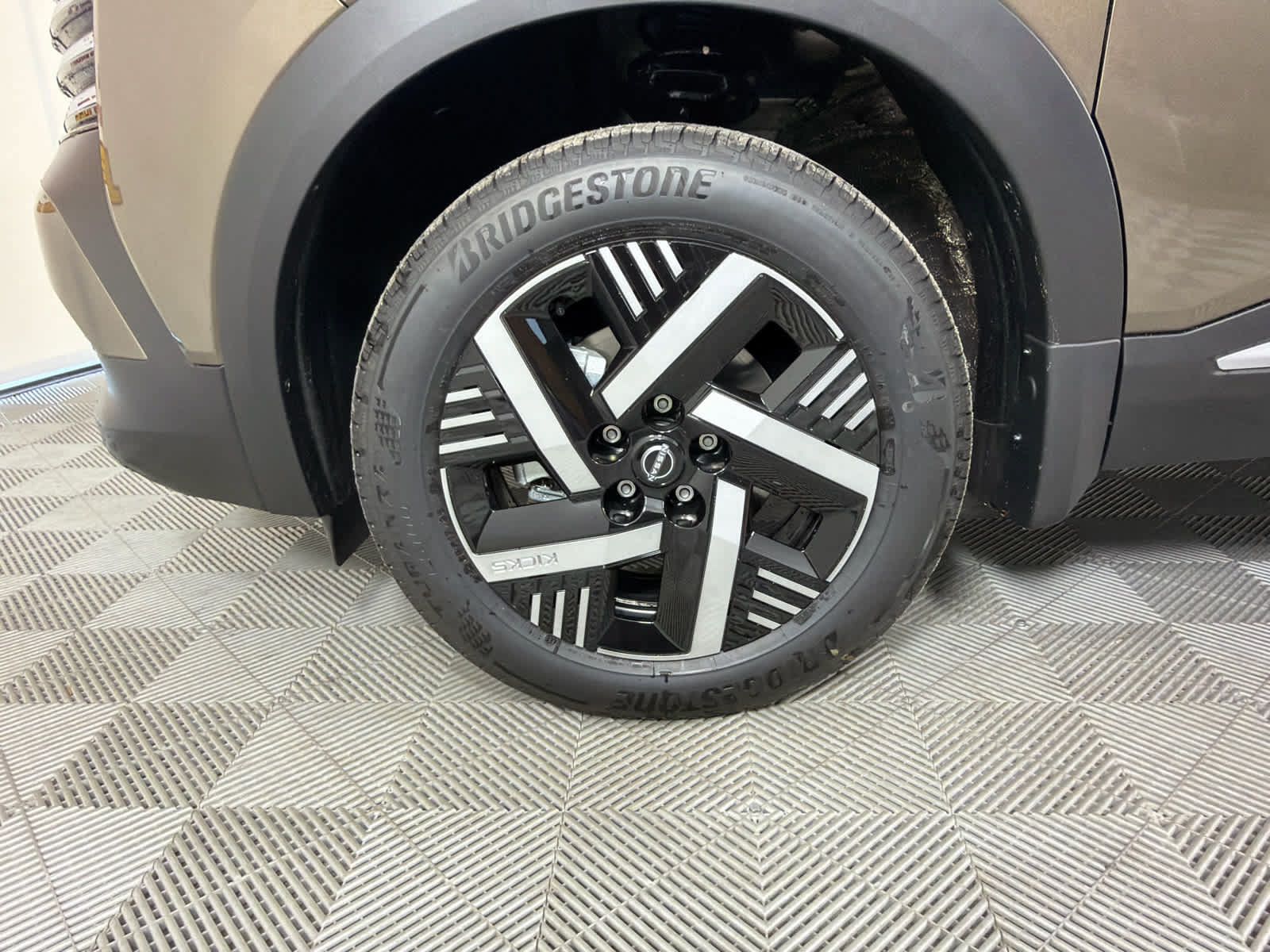 New 2026 Nissan Kicks SV w/ SV Premium Package FWD image 10