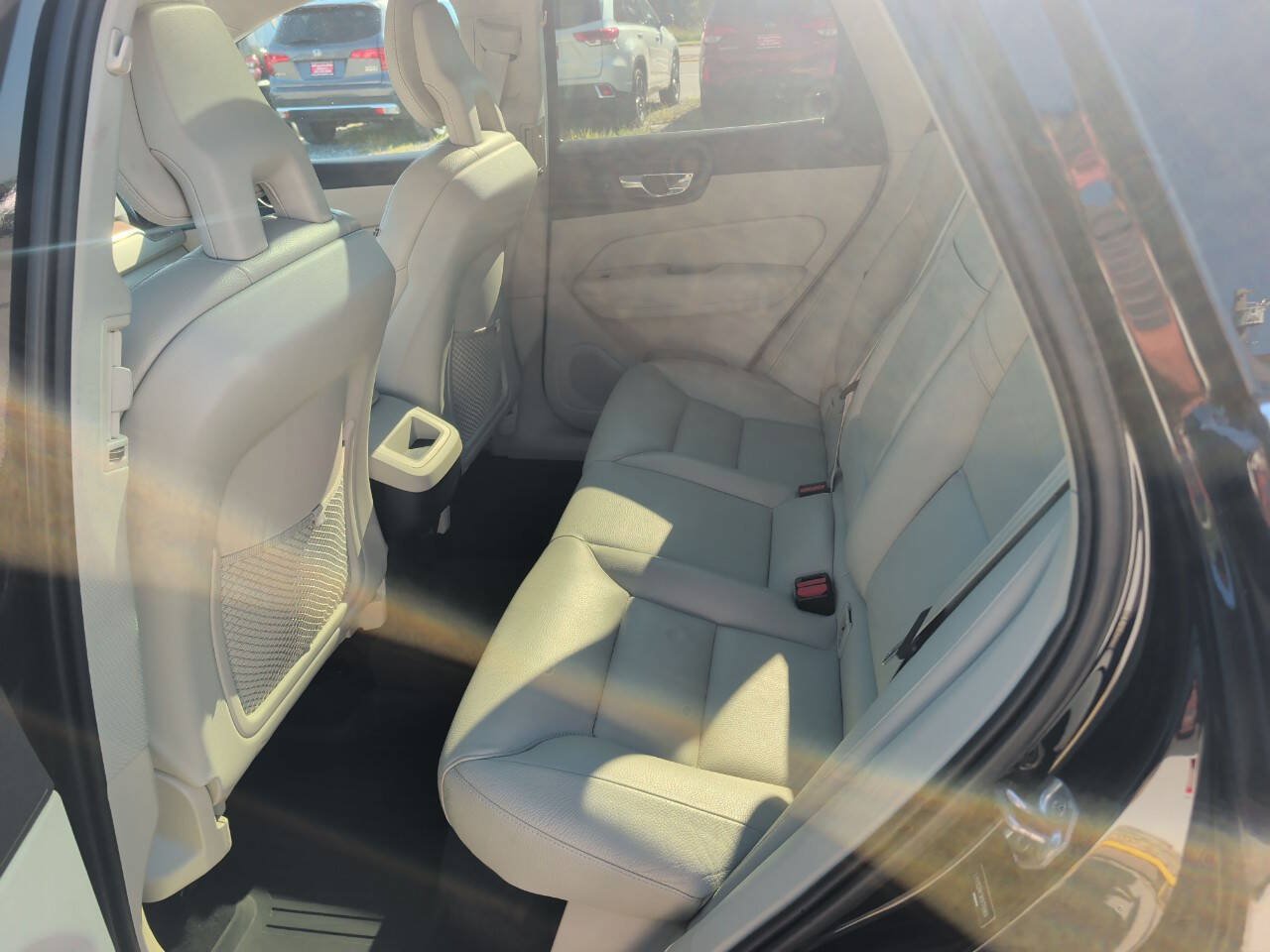 Used 2019 Volvo XC60 T5 Momentum w/ Premium Package AWD/4WD image 18
