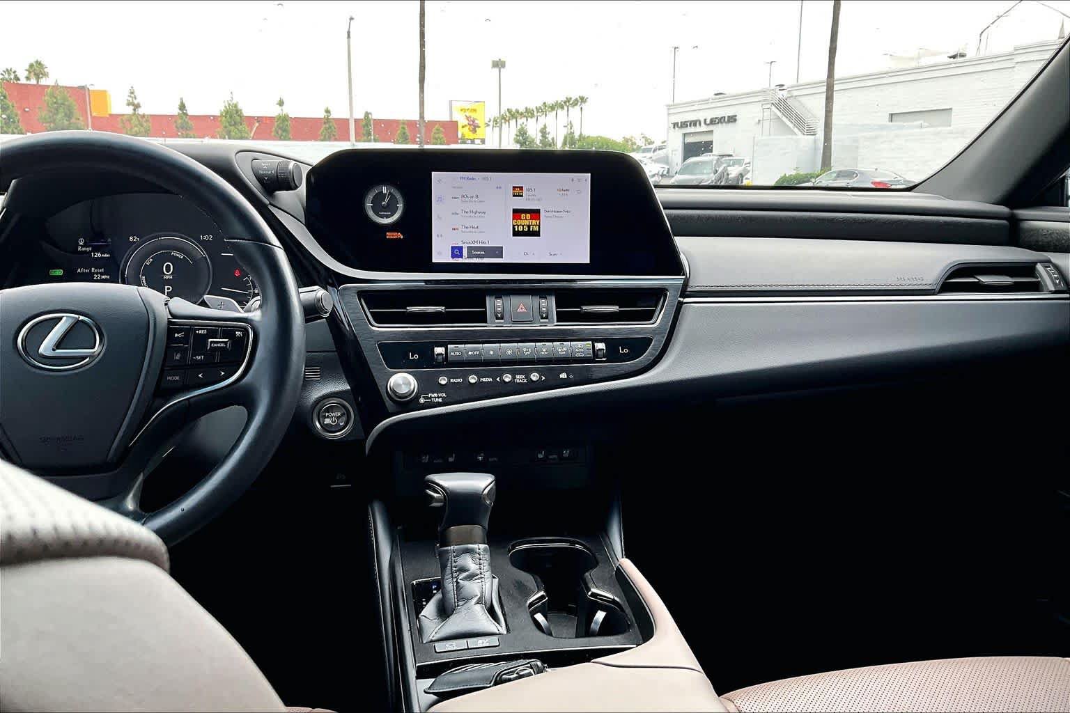 Used 2025 Lexus ES 300h w/ Premium Package FWD image 32