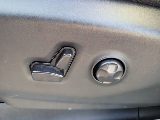 Used 2023 Chrysler Pacifica Touring-L image 19